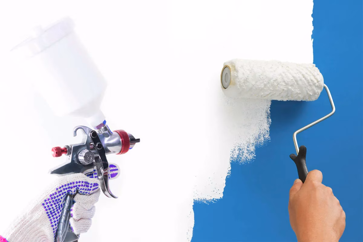 Malowanie Natryskowe czy Tradycyjne Wałkiem? Co Wybrać do Twojego Mieszkania?